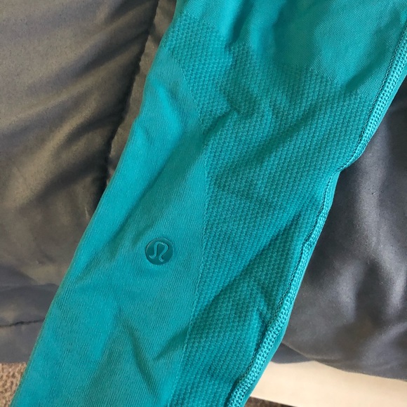 Two lululemon crop leggings - Picture 2 of 5